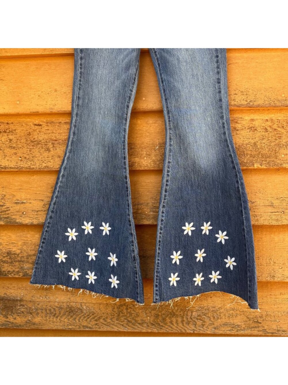 Forever 21 Womens Flared Denim Jeans With Daisy Embroidery & Raw Hem Size 27 - Picture 5 of 14